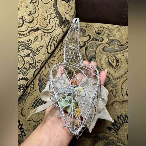 Chicken Wire Shoe with Roses - Picture 11 of 12